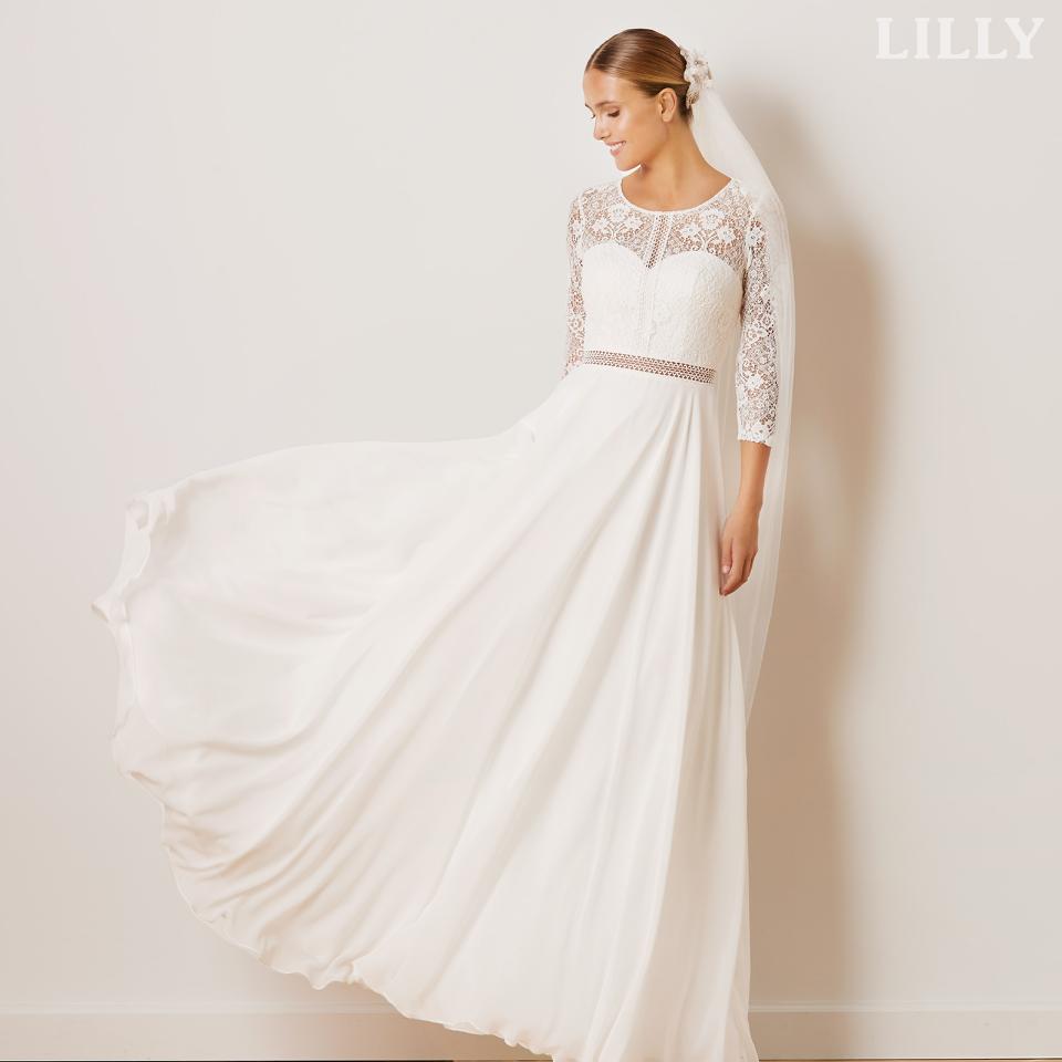 Flowing LILLY Bridalgowns in delicate soft fabrics
