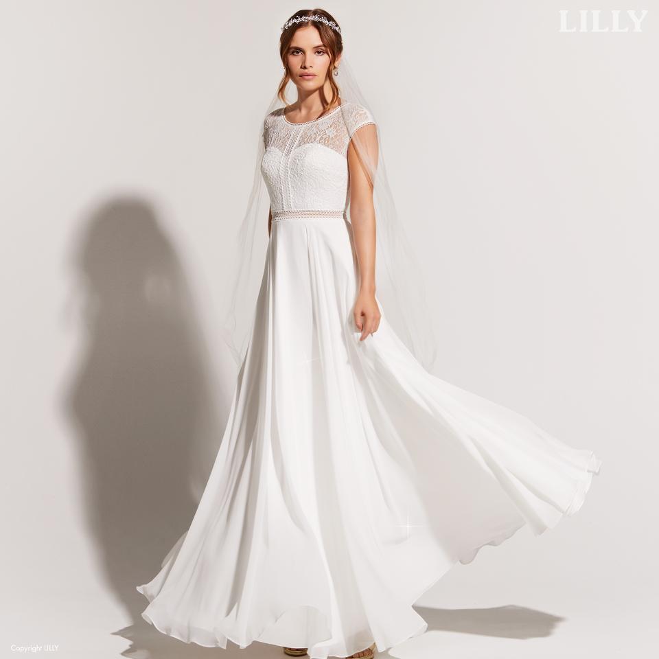 Soft bohemian inspired flowing bridalgown from LILLY Bridalfashion
