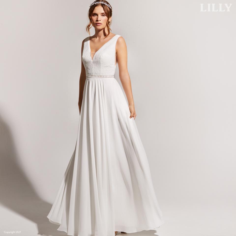 Clean cut and minimalist bridalgown in a flowing fabric by LILLY