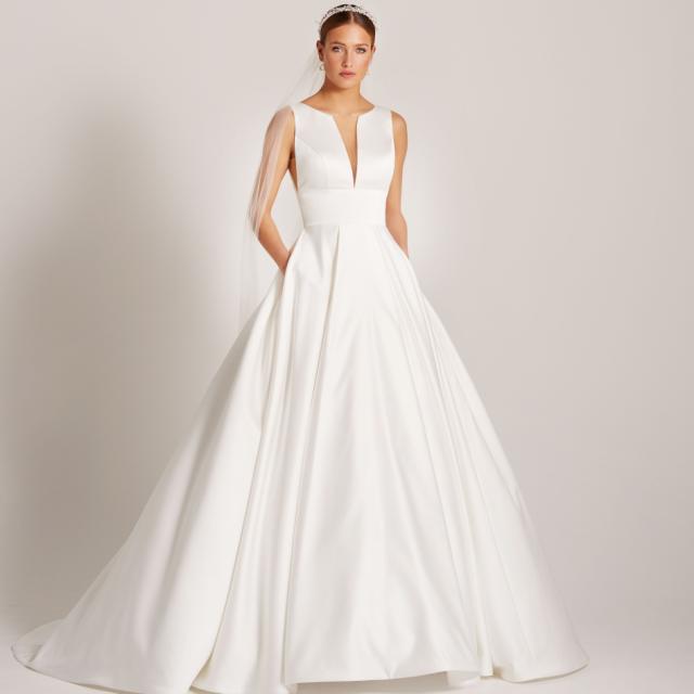 robes de mariée minimalistes en pur satin