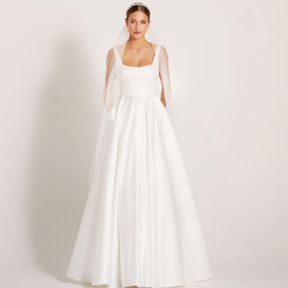 Satin wedding dress with carré square neckline in clean chic