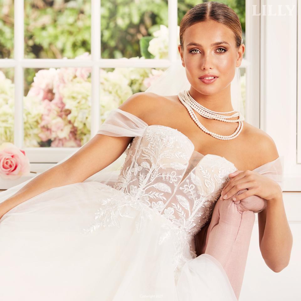Wedding Dress with Off-shoulder-Sleeves