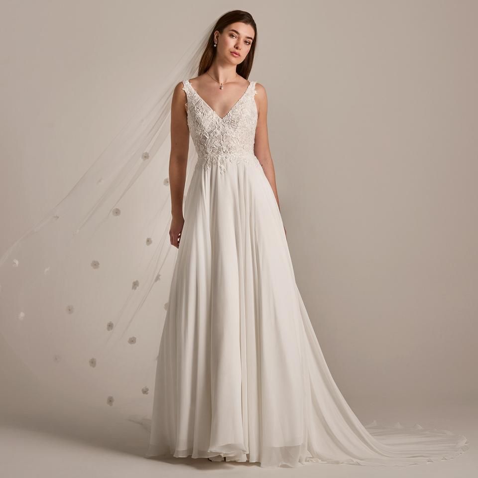 Robes de mariée fluides de LILLY en tissus délicats