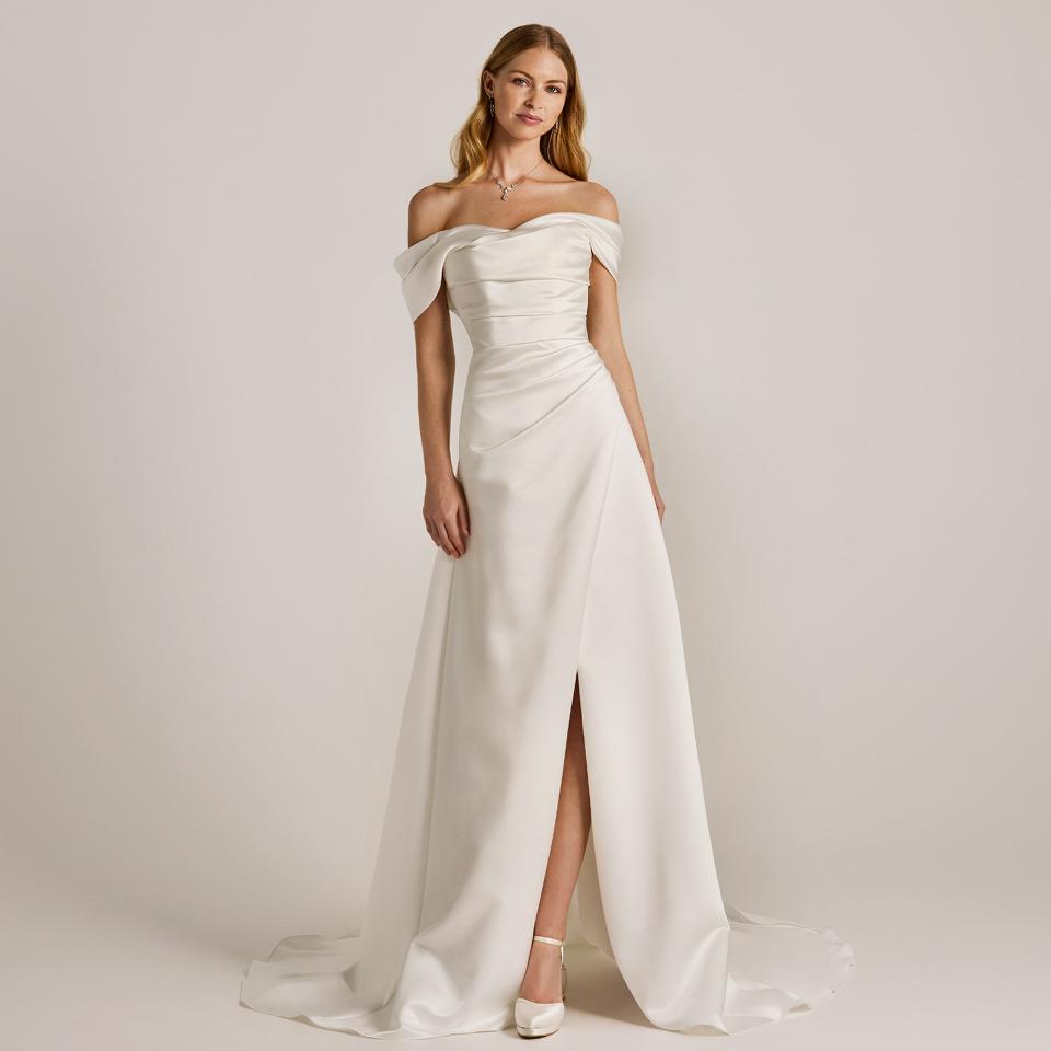 Satin wedding dress with carré square neckline in clean chic